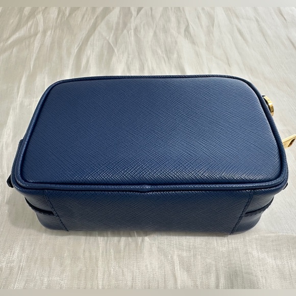 Prada mini  saffiano camera bag - Picture 6 of 16